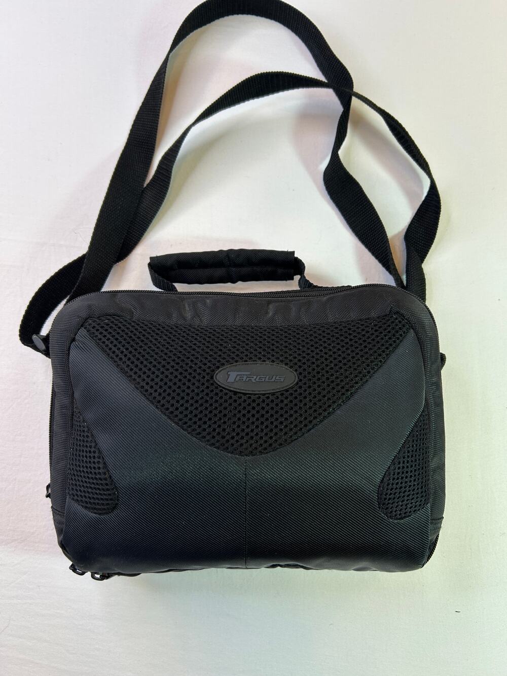 Initial IDM-1731 7 Inch Portable DVD Player with Case Remote Cords
